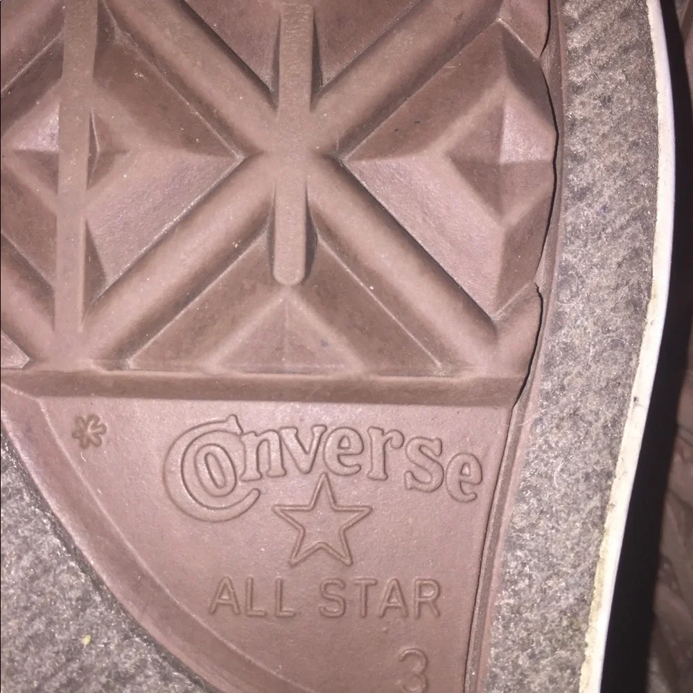 Converse--Child size‎ 3